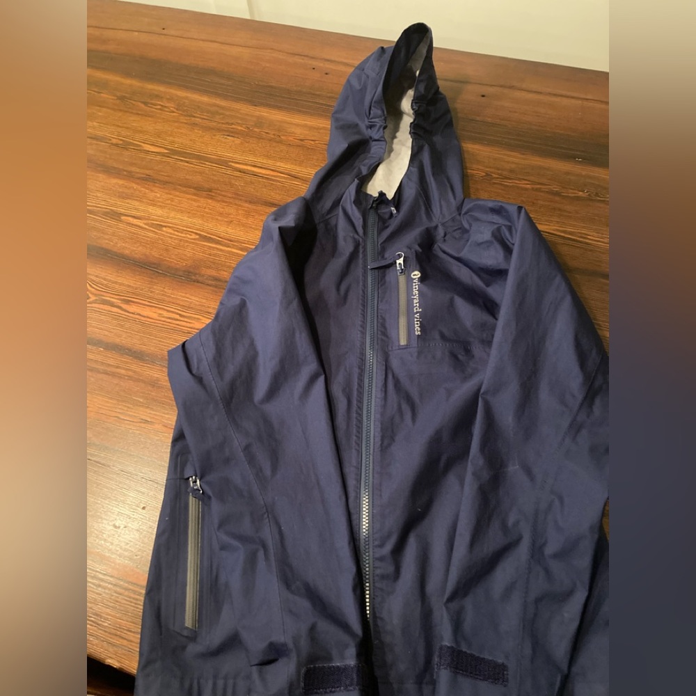 Vineyard Vines Performance rain/wind jacket. Size Youth Medium, great condition